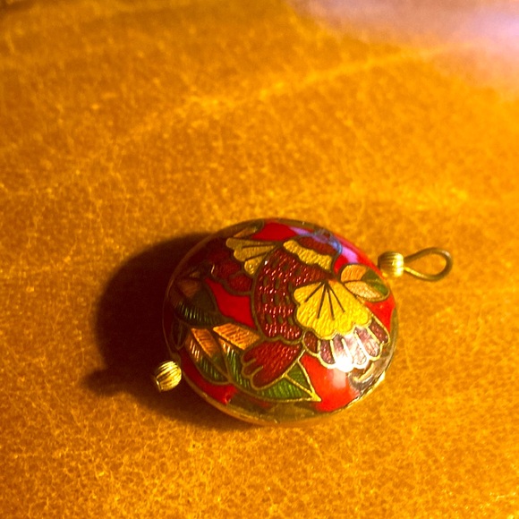 1970s three dimensional cloisonné pendant. Perfect. About the size of quarter. - Picture 7 of 9